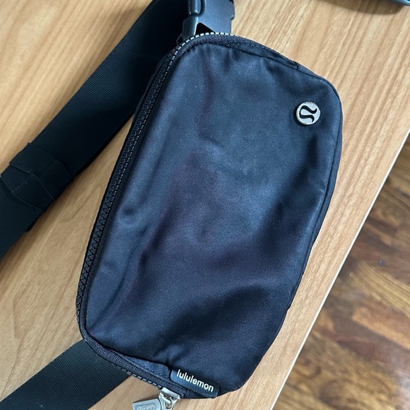 Lululemon Everywhere Belt Bag 1L Black - Picture 2 of 4